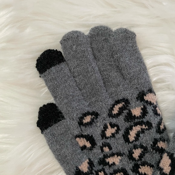 2 piece winter set, gloves and beanie - Picture 5 of 11